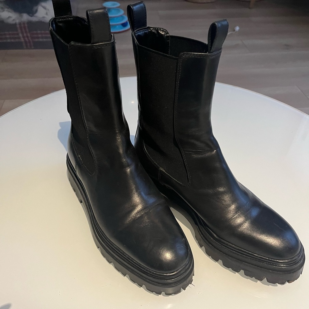 LEATHER Zara Chelsea boots sz 38